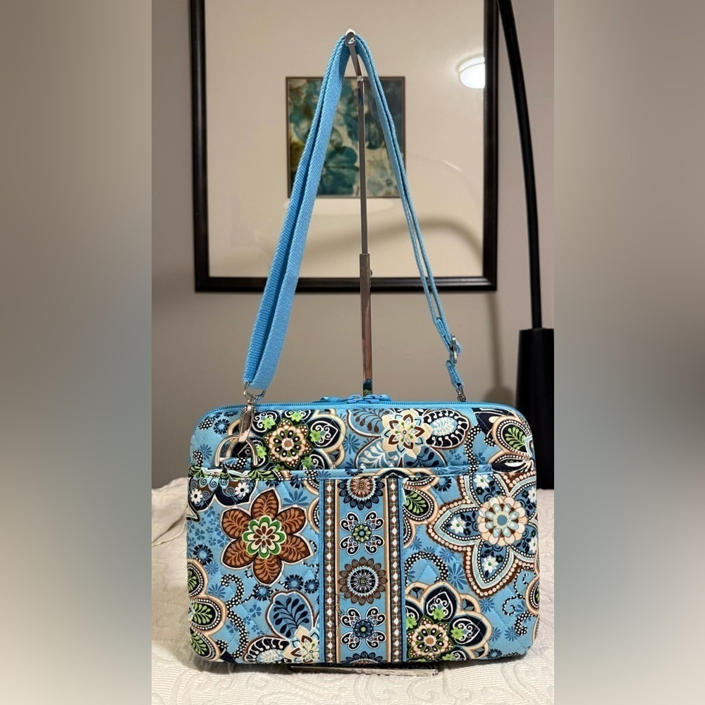 Gently Used Vera Bradley Blue Floral Tablet Hard Case - Picture 2 of 6